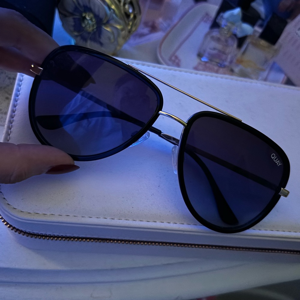 Quay Sunglasses - Picture 2 of 3